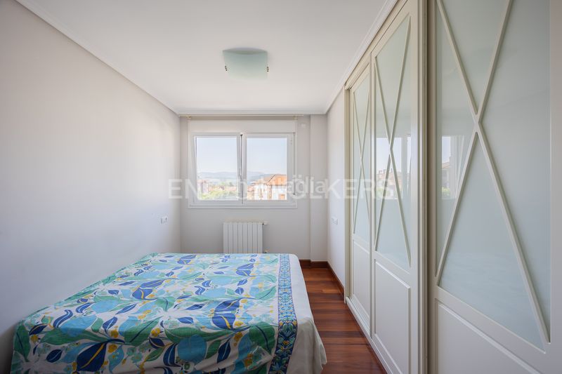 Foto bd55fae7-49ff-489f-9e9d-04f48f1055d8. Piso céntrica vivienda , comodidad a escasos minutos de bilbao en Loiu