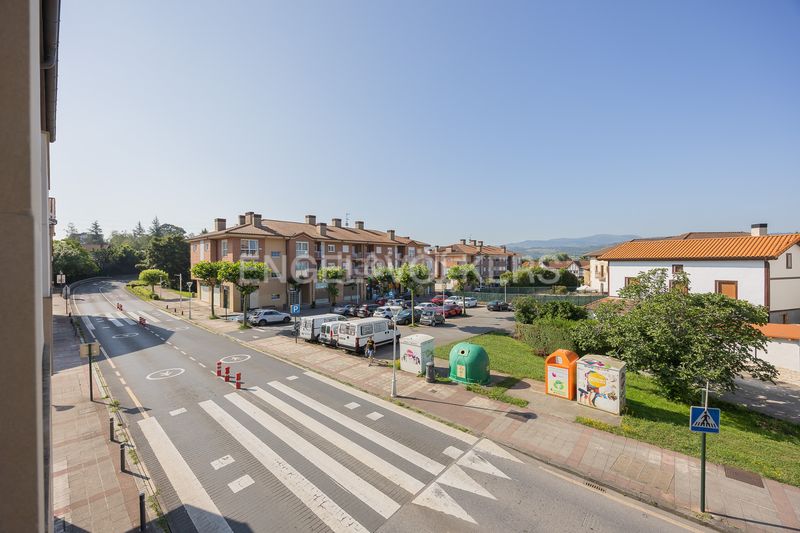 Foto ea1eb6fe-b3e1-4267-8221-4bd6e228dae0. Piso céntrica vivienda , comodidad a escasos minutos de bilbao en Loiu