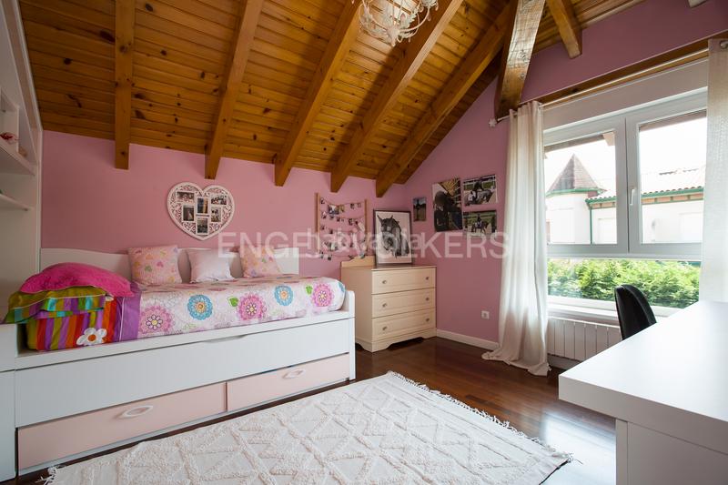 Foto bc2480a2-d5d1-4e5c-8f71-f27f7da98bef. Haus mit heizung parking in santa maría de Getxo Getxo