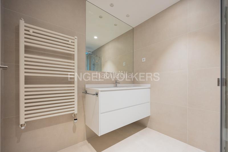 Foto 076adc4c-7f03-419c-9487-dde523a47830. Miete appartement mit heizung parking in Ensanche - Moyua - Diputación Bilbao