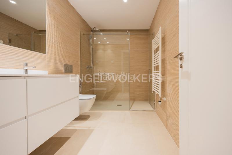 Foto 5cbfffdb-38ee-49b5-b007-b559b74e7c2a. Miete appartement mit heizung parking in Ensanche - Moyua - Diputación Bilbao