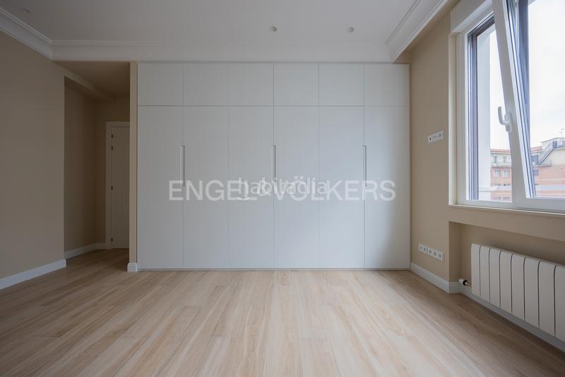 Foto 777fd6d0-40d0-4a64-84c6-3aefaec63d51. Miete appartement mit heizung parking in Ensanche - Moyua - Diputación Bilbao