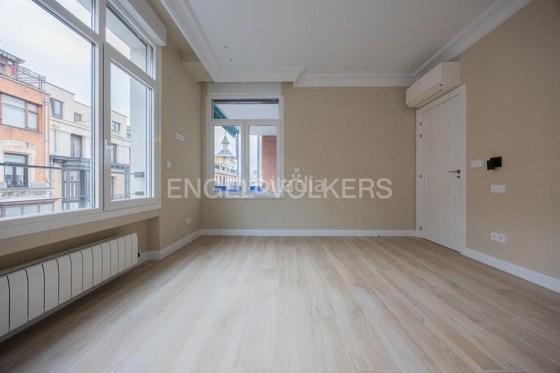 Foto 9a87b63d-9025-40d9-b740-1c01a4a7ca71. Miete appartement mit heizung parking in Ensanche - Moyua - Diputación Bilbao
