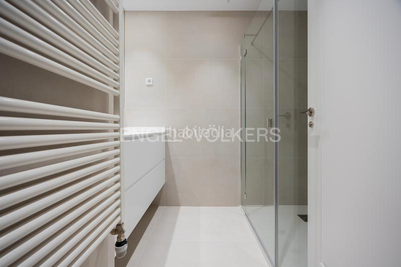 Foto 9d53c9d9-3923-4a98-abaa-3a0049a428ec. Miete appartement mit heizung parking in Ensanche - Moyua - Diputación Bilbao