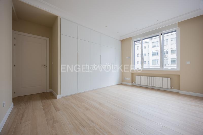 Foto a2593bea-5166-4b24-9409-ed558b129ae2. Miete appartement mit heizung parking in Ensanche - Moyua - Diputación Bilbao