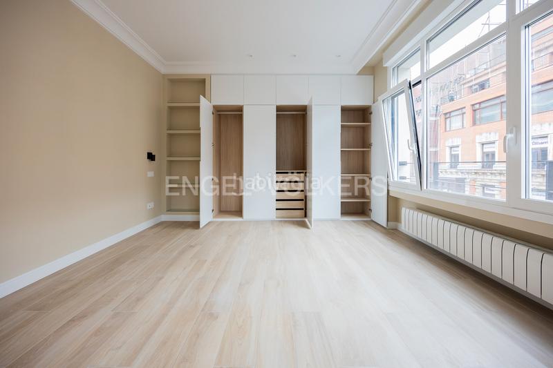 Foto f847cb98-1aac-419d-b1ea-3cfc9f7b1fd5. Miete appartement mit heizung parking in Ensanche - Moyua - Diputación Bilbao