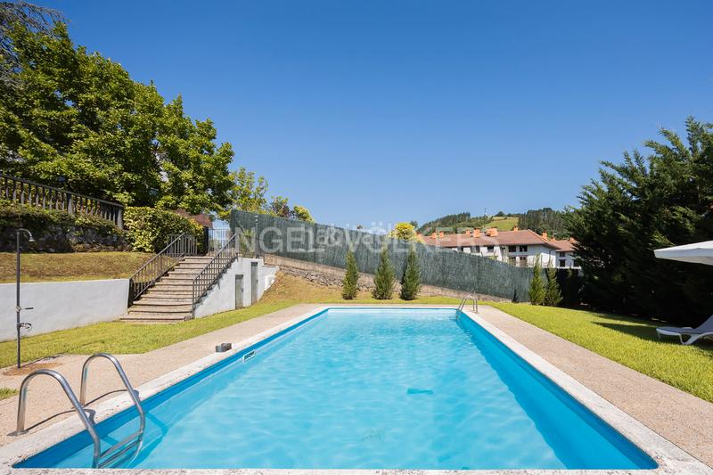 Foto 14b96b49-5672-4d70-a245-e93e6d59b20e. Casa amb calefacció aparcament piscina a Zaldibar