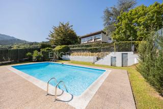 Casa a Zaldibar. Espectacular casa con piscina y vistas panorámicas en zaldibar