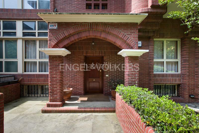 Foto b8393c20-eeeb-43fa-9fdb-f72eb7b12225. Casa adosado con jardín en zugazarte en Las Arenas Getxo