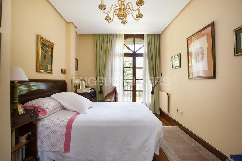 Foto c42efbc7-32cc-4a4d-98bc-10fb294785e0. Casa adosado con jardín en zugazarte en Las Arenas Getxo
