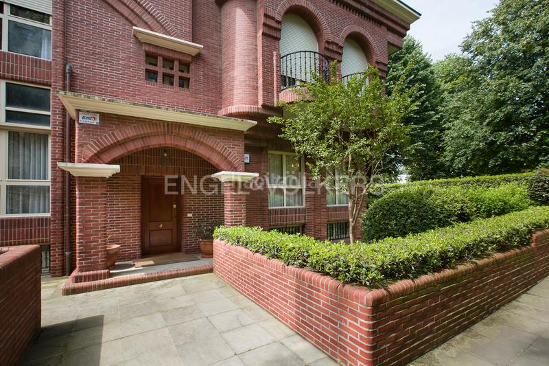 Foto f30290f6-b362-49cf-b999-333f52060e80. Casa adosado con jardín en zugazarte en Las Arenas Getxo
