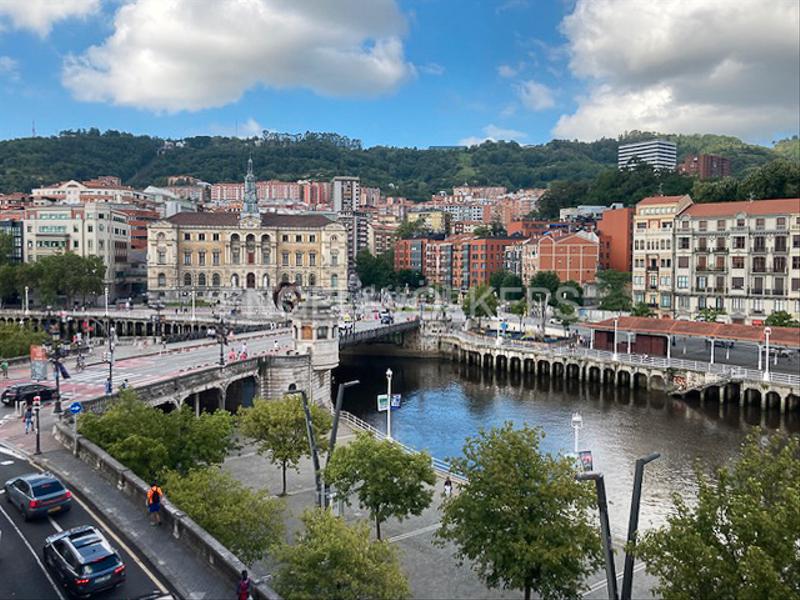 Foto 7cf89ff7-4f7b-4a52-9e9f-a61ebddd208f. Location appartement avec chauffage parking dans Ensanche - Moyua - Diputación Bilbao