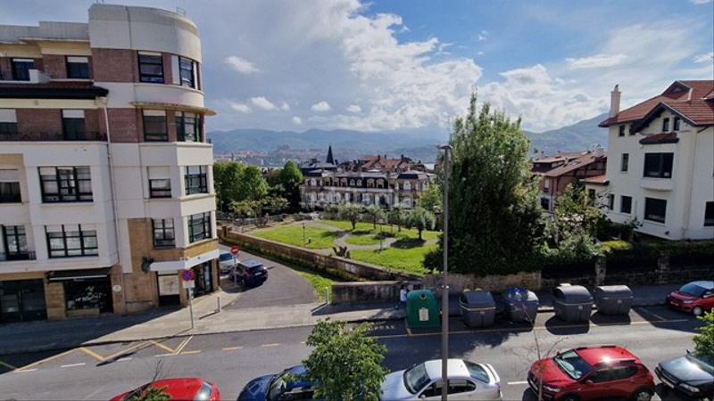 Foto ec15e2eb-cf8e-479a-a476-d49f08ce96db. Alquiler apartamento piso izq con terraza y jardín en Neguri en Getxo