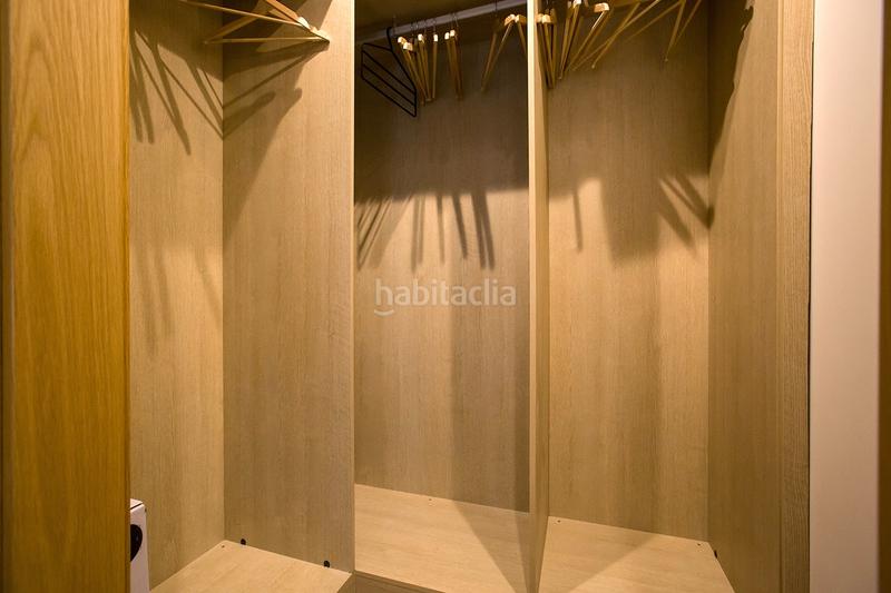 Foto c3519574-a7b3-46b4-bfa8-21c3e38cf971. Alquiler apartamento vivienda reformada en edificio emblemático en Bilbao