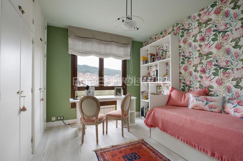 Foto 4504f1af-e9c3-4a4c-9946-e64e9e6496b7. Ático  en abando con terraza privada y garaje en Bilbao