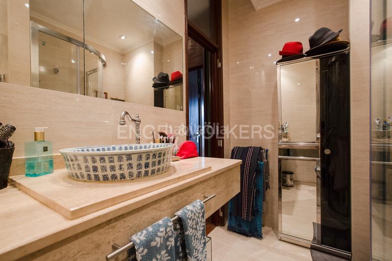 Foto 7914d661-ac39-407b-94f9-c9e3ae07f12f. Ático  en abando con terraza privada y garaje en Bilbao