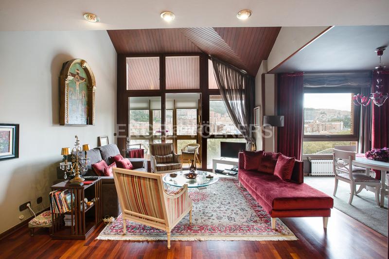 Foto 7be9da6b-07be-4f48-b753-04dc0ec805a8. Ático  en abando con terraza privada y garaje en Bilbao