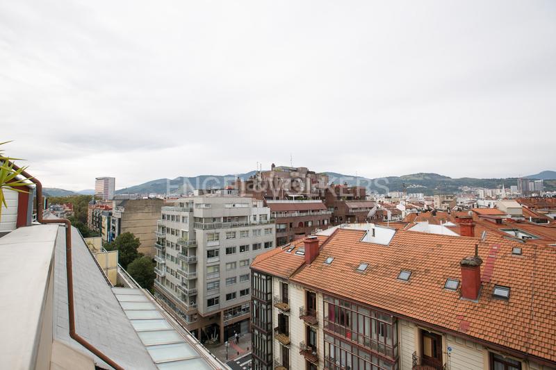 Foto 7e61c3b4-db99-4f89-9fe0-9ad2fba1bc66. Ático  en abando con terraza privada y garaje en Bilbao