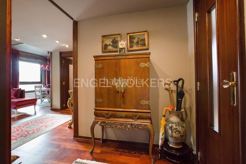 Foto c27cd5e0-2657-4024-abe5-2a26089c2969. Ático  en abando con terraza privada y garaje en Bilbao