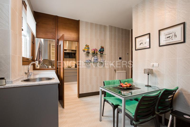 Foto cd003d95-80f3-4a44-8bf9-410c9bc72653. Ático  en abando con terraza privada y garaje en Bilbao