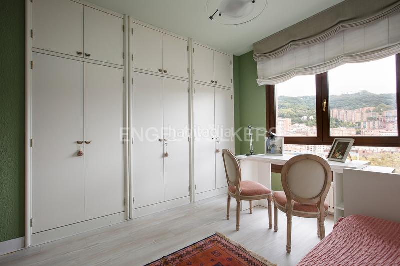 Foto cdc2c50c-3ea0-4826-980e-d11f13ac5381. Ático  en abando con terraza privada y garaje en Bilbao