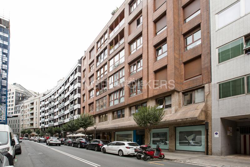 Foto f727ea5e-eb4a-4aff-91a4-1bfdfd07ef39. Ático  en abando con terraza privada y garaje en Bilbao