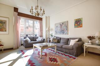 Apartament a Alhóndiga. Vivienda única frente a la alhóndiga, en pleno corazón de bilbao