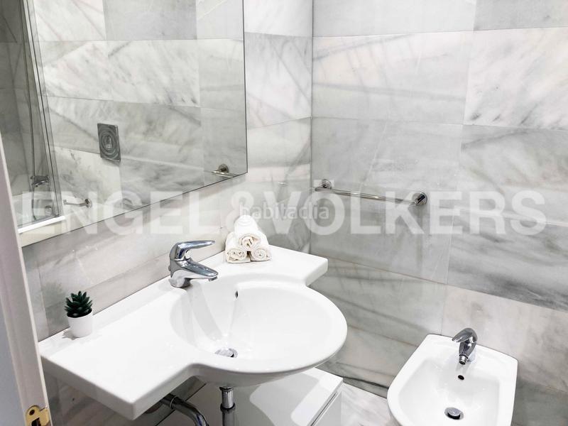 Foto 73d223ff-e25f-4cd3-af52-55175f5c331b. Alquiler apartamento vivienda amueblada junto al parque dña. casilda en Bilbao