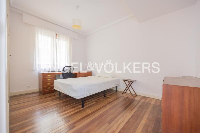 Foto 39b996d7-bcf7-4b9a-b51d-c8bc2dc2699c. Apartament amb calefacció aparcament a Ensanche - Moyua - Diputación Bilbao