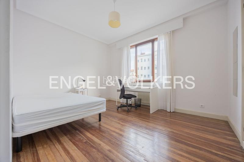 Foto 6b75082b-1aaf-4185-a512-0494361d296b. Apartament amb calefacció aparcament a Ensanche - Moyua - Diputación Bilbao