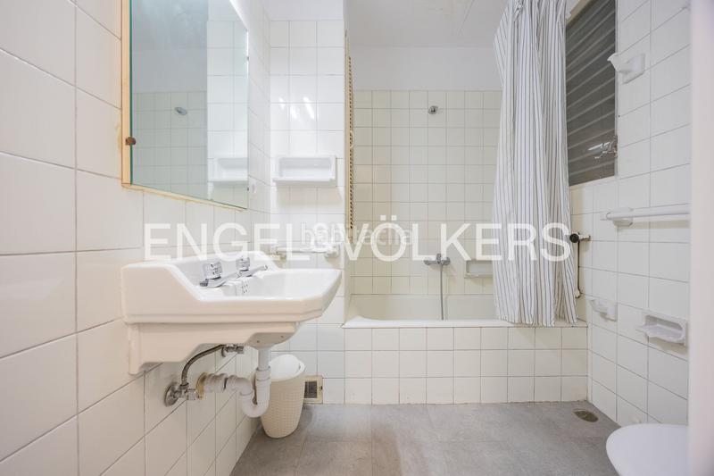 Foto 6f3bbdef-9f4d-4da7-9824-359fdb6ab8a0. Apartament amb calefacció aparcament a Ensanche - Moyua - Diputación Bilbao