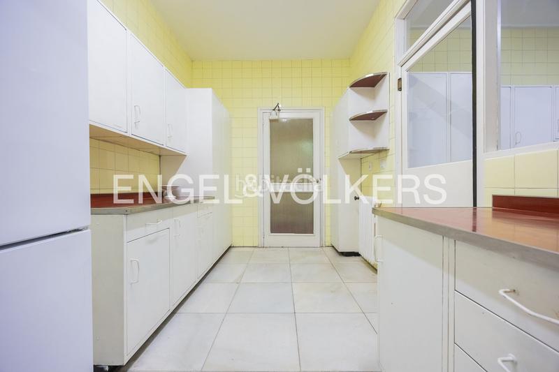 Foto 6f439f34-e4d5-4e3a-a9a5-9578bb9b76f8. Apartament amb calefacció aparcament a Ensanche - Moyua - Diputación Bilbao