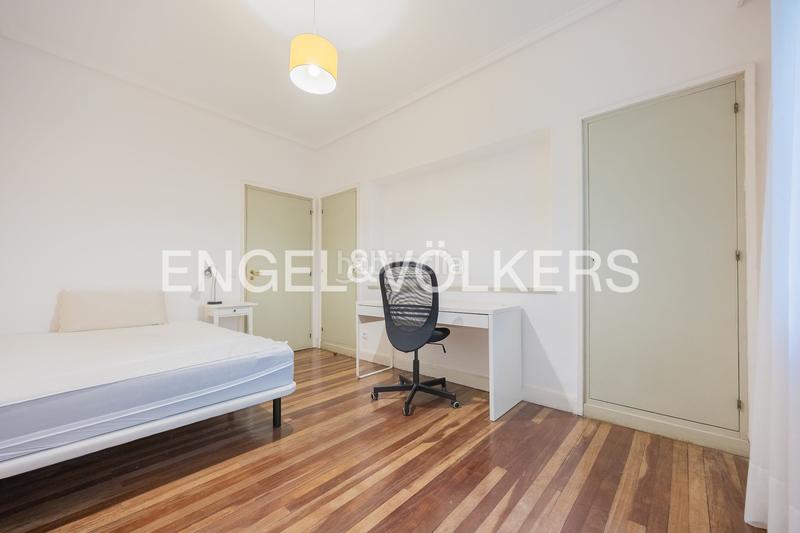 Foto d2cf5306-c974-42d4-b4f1-c5d3b67aac39. Apartament amb calefacció aparcament a Ensanche - Moyua - Diputación Bilbao