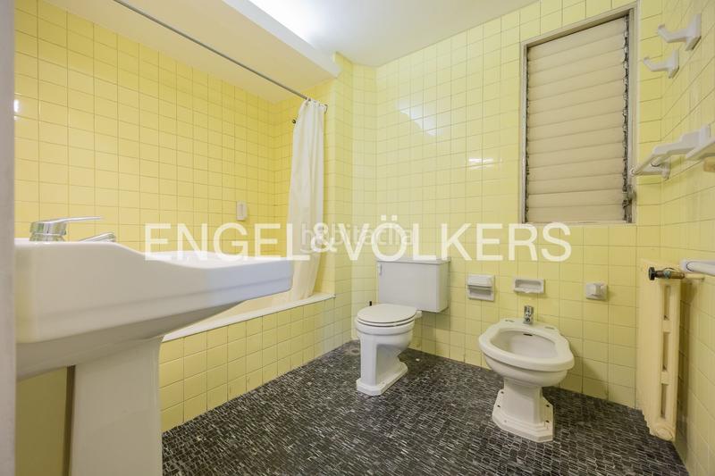 Foto e3e2b7e7-1e6b-41ae-8f51-e1ef3483b6dc. Apartament amb calefacció aparcament a Ensanche - Moyua - Diputación Bilbao