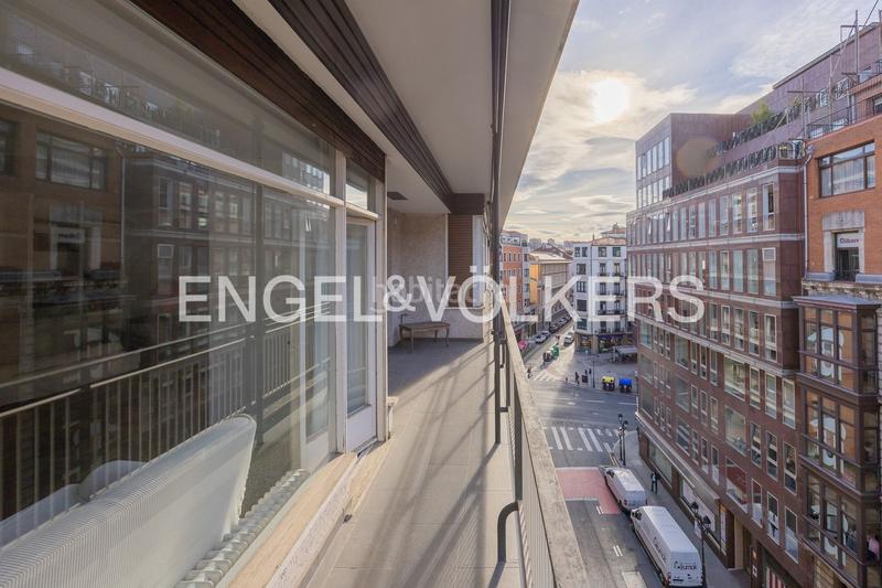 Foto f0e579df-edeb-4921-a49d-8b388e099ada. Apartament amb calefacció aparcament a Ensanche - Moyua - Diputación Bilbao