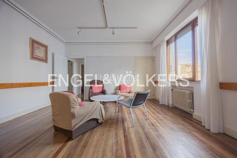 Foto fb6a15df-15df-4426-8d6b-5b6838ec74a9. Apartament amb calefacció aparcament a Ensanche - Moyua - Diputación Bilbao