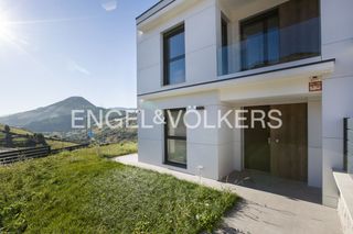 Casa  Urbanización moreo. Exclusivo chalet pareado de obra nueva con jardín y vistas al ma