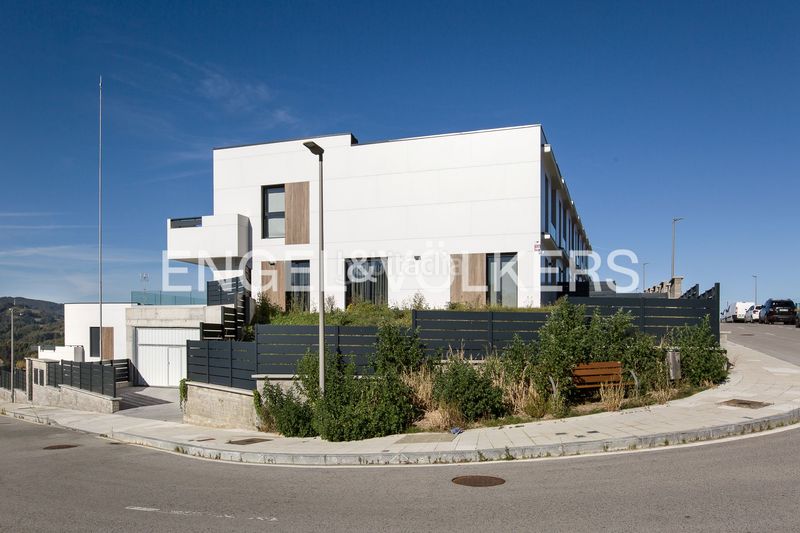 Foto 16bea92c-646b-4a32-8076-a11e481a5f75. Casa adossada amb calefacció aparcament a Zierbena