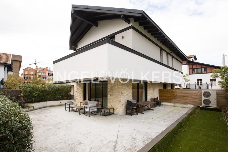 Foto bc2470a2-dcff-41dd-9ce7-3cd784e5b154. Alquiler casa adosada pareado en el centro de Neguri con estudio independiente. en Getxo