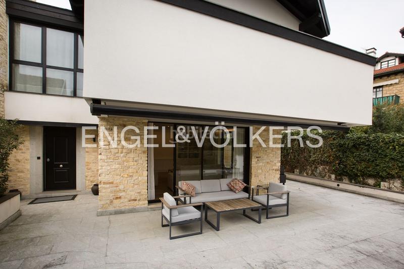 Foto 24de7a90-62a3-4284-b406-d4375c20a89c. Rent semi detached house with heating parking in Neguri Getxo