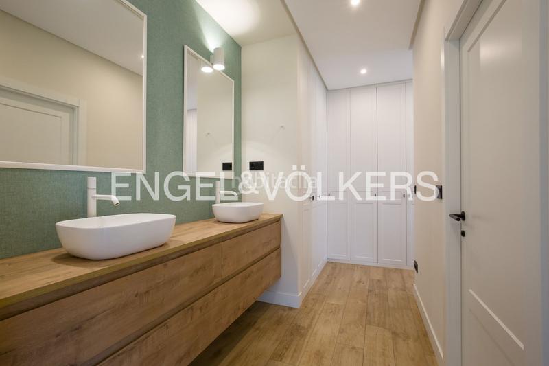 Foto 25cc35c4-d055-484c-95de-b067ad019de4. Rent semi detached house with heating parking in Neguri Getxo