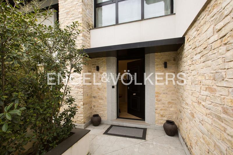 Foto 5d813aad-6dfc-4765-b0dd-c43637655df7. Rent semi detached house with heating parking in Neguri Getxo