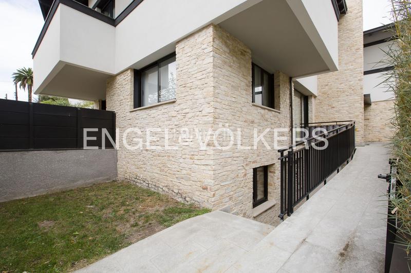 Foto 74f9ae20-a241-4005-a9f6-fe5d42b370c9. Rent semi detached house with heating parking in Neguri Getxo