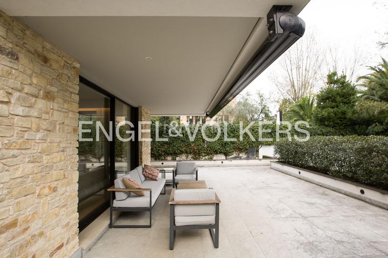 Foto f7f0dac9-72f8-4e73-92cf-b4b4bdcfd4e6. Rent semi detached house with heating parking in Neguri Getxo