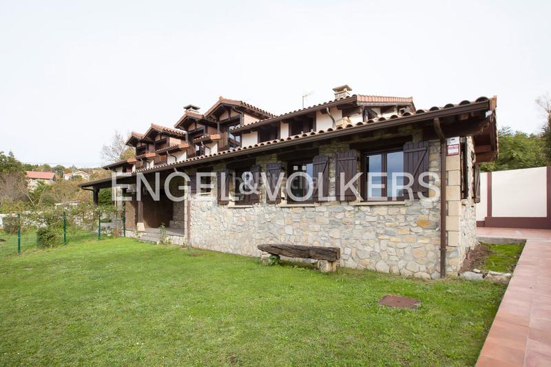 Foto 0e2cc0e5-43af-4f0d-989e-44994258f2ea. Casa adosada impresionante caserío reformado en el centro en Berango