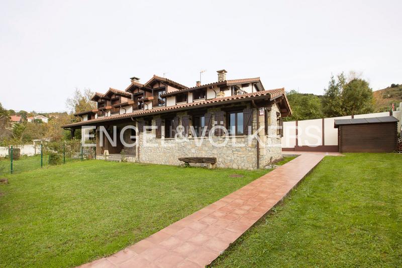 Foto 2f35d5b6-52a2-40f5-8095-5803854d9945. Casa adosada impresionante caserío reformado en el centro en Berango