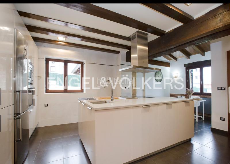 Foto 49195db6-6379-4eee-986d-1645be31241d. Casa adosada impresionante caserío reformado en el centro en Berango