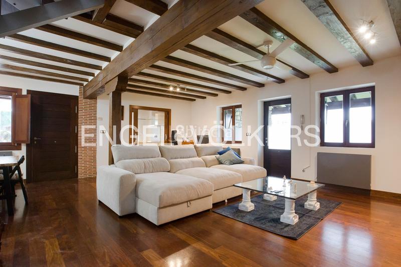 Foto 5bb3963a-8c6e-4ca8-ae40-dd3aaa94d9dc. Casa adosada impresionante caserío reformado en el centro en Berango