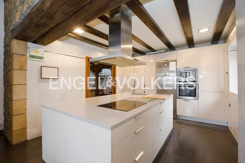 Foto ac727d2c-7e7c-4fa2-81d1-e602770d4e57. Casa adosada impresionante caserío reformado en el centro en Berango