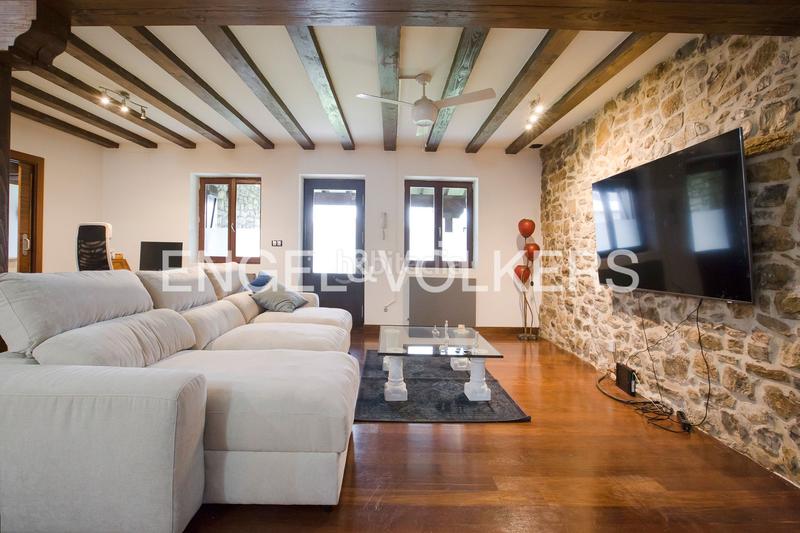 Foto b27f60f1-99ef-4898-8f67-f20a836a350e. Casa adosada impresionante caserío reformado en el centro en Berango